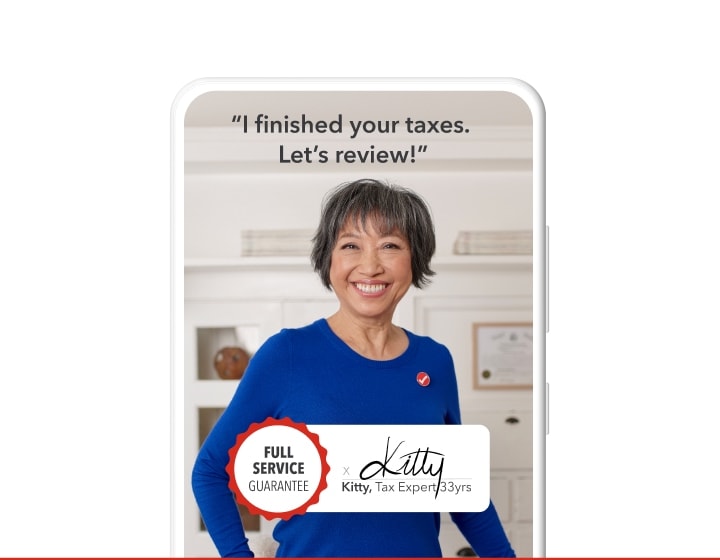 税务专家凯蒂在手机屏幕上,说:“我完成你的税。让我们回顾一下!”她有33年的经验。