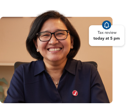 TurboTax expert, Maria, smiling warmly with the text “Tax review today at 5 pm”.