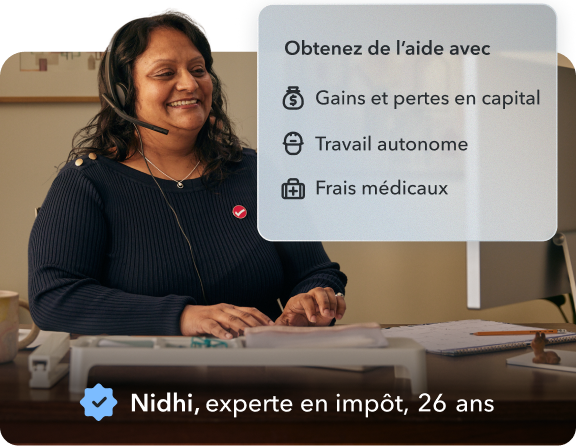 Emine, une experte de TurboImpôt, sourit en travaillant sur son ordinateur. Une fenêtre affiche des sujets d’aide : gains et pertes en capital, travail autonome et frais médicaux.
