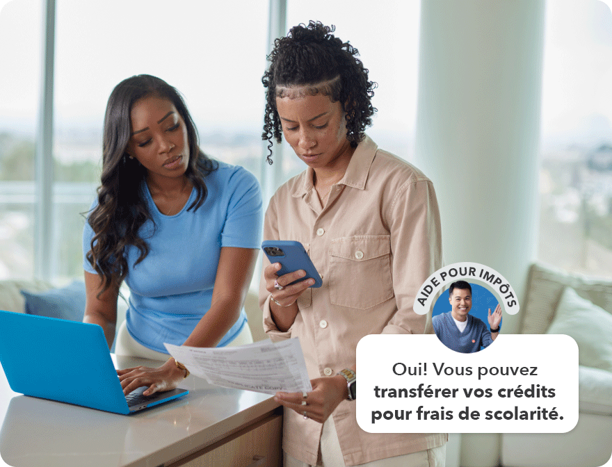 Deux jeunes femmes travaillent sur un ordinateur portable et consultent des documents à la maison. L’image secondaire montre un expert en impôt avec le texte « Aide fiscale » et « Oui, vous pouvez transférer vos crédits pour frais de scolarité ».