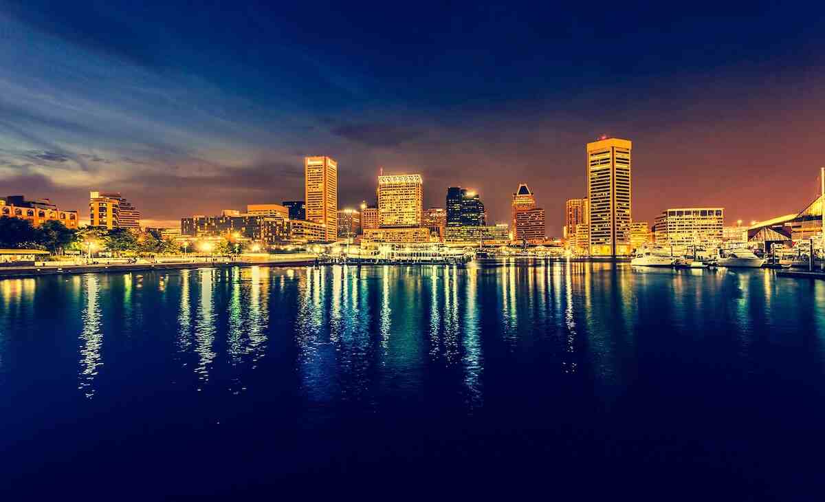 A city skyline with boats in the water.