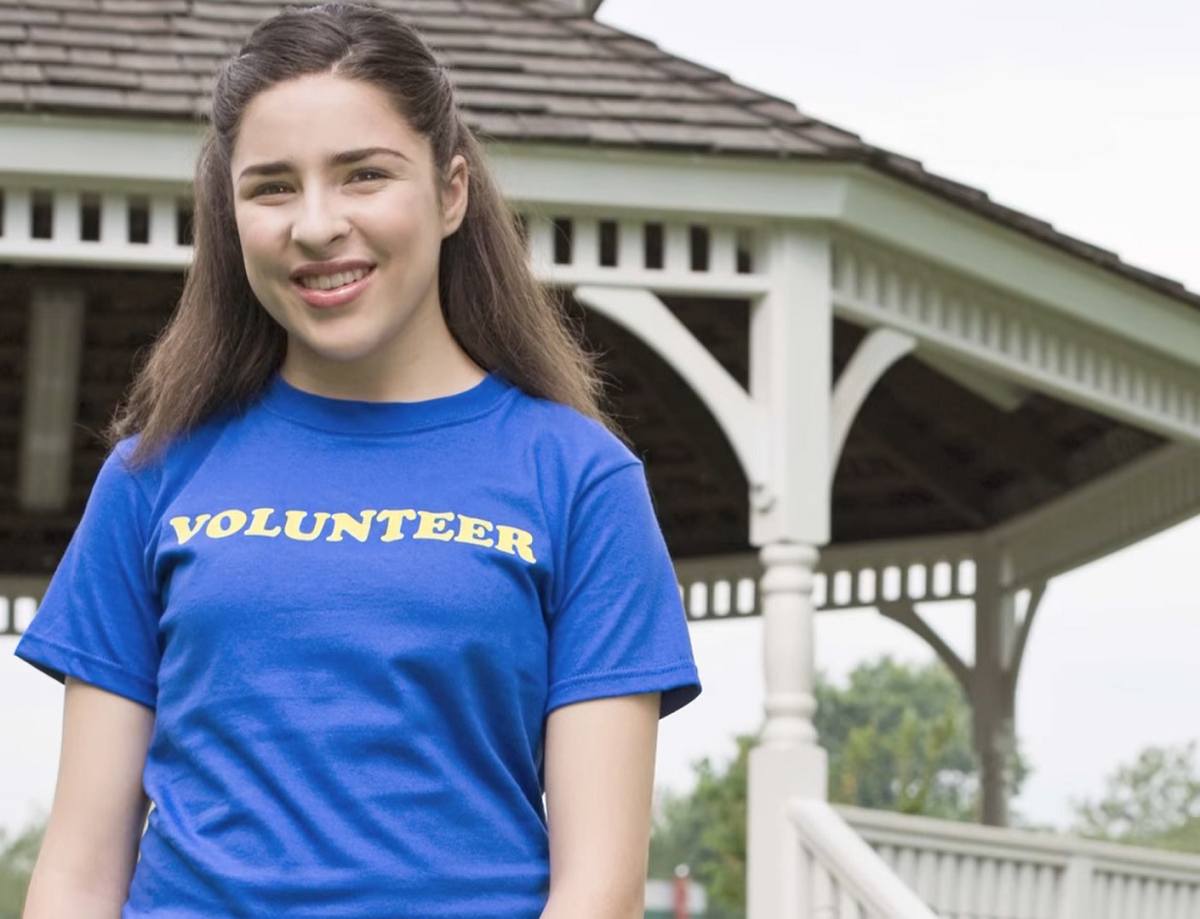 teen girl wearing a volunteer tee shirt