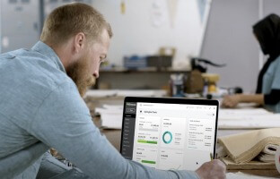 a customer interacting with the quickbooks on a laptop