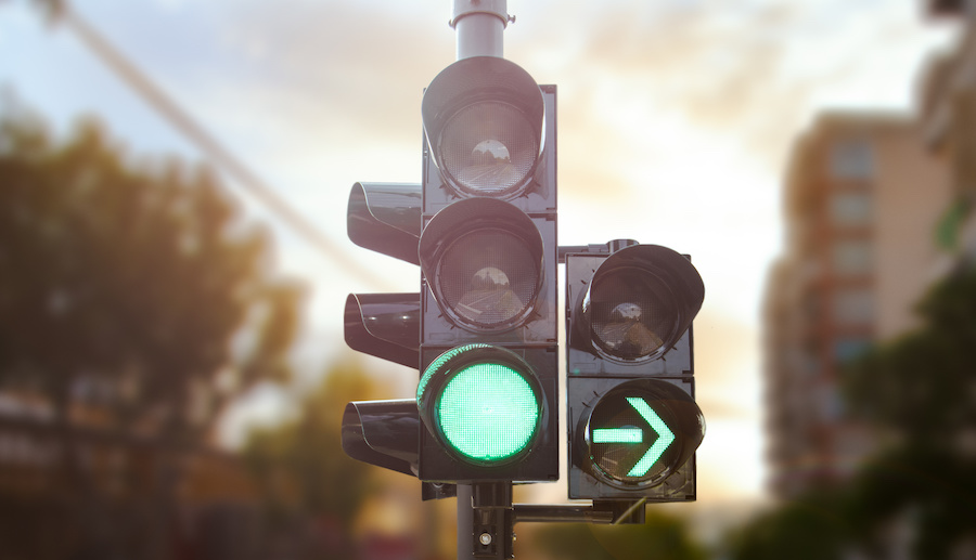 A traffic light with a green arrow pointing to the right.