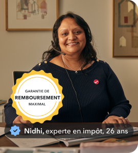 Un expert de TurboImpôt d’âge moyen portant un veston bleu et une épinglette TurboImpôt rouge.