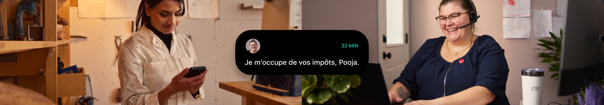 Une sculptrice dans la trentaine qui regarde son téléphone dans son studio. Elle voit un message d’une experte de TurboImpôt, qui travaille dans son bureau à domicile. Le message dit : Je fais vos impôts maintenant, Pooja.